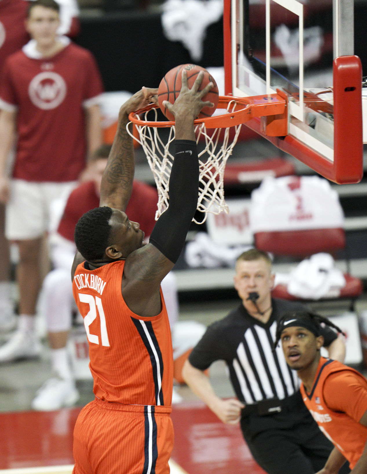 Illinois 74, UW 69
